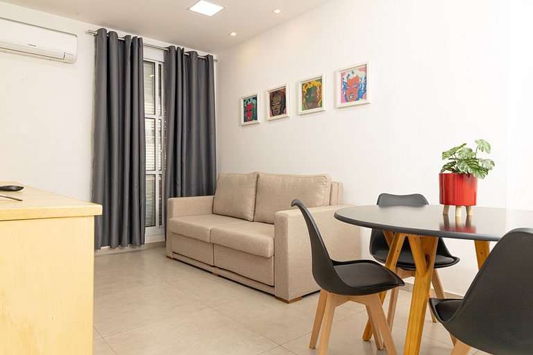 Apartamento com Conforto, cultura e lazer - Ar Cond.