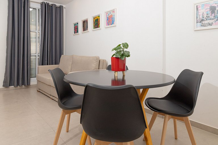 Apartamento com Conforto, cultura e lazer - Ar Cond.